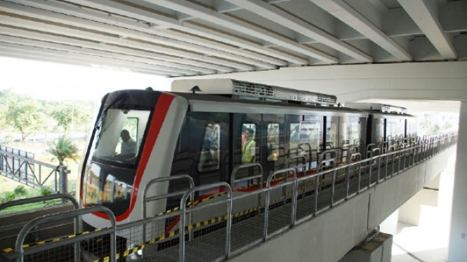 Kereta layang atau skytrain yang ada di Bandara Soekarno-Hatta