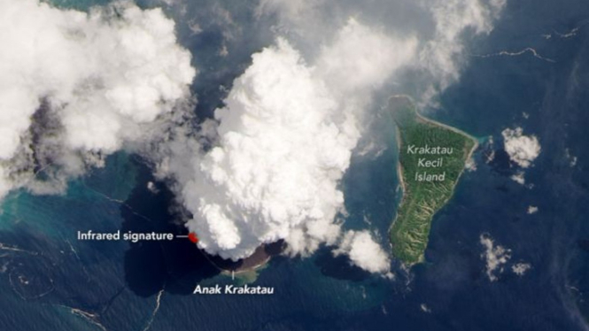 Foto letusan Gunung Anak Krakatau.