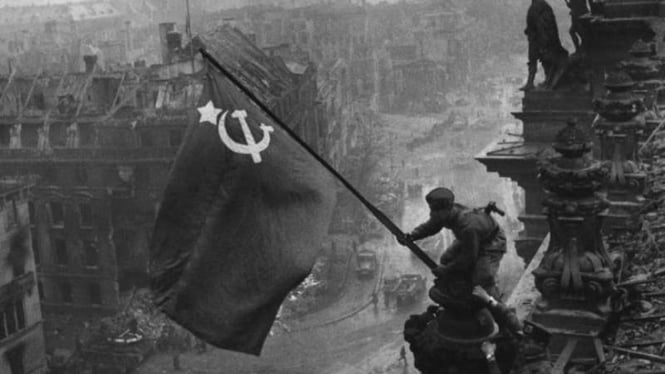 VIVA Militer: Pasukan Tentara Uni Soviet menguasai Berlin