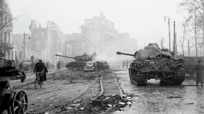 VIVA Militer: Tank-tank Uni Soviet memasuki Berlin