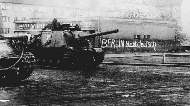 VIVA Militer: Tank Uni Soviet memasuki Berlin