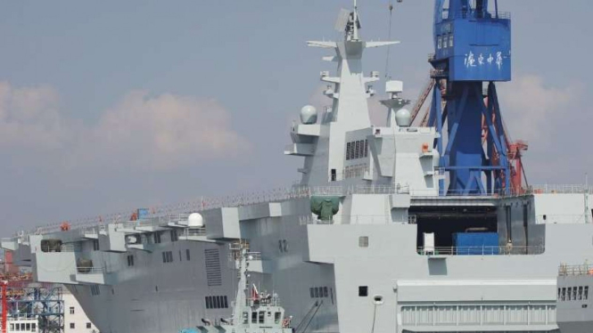 VIVA Militer: Kapal Serbu Amfibi China Type 075