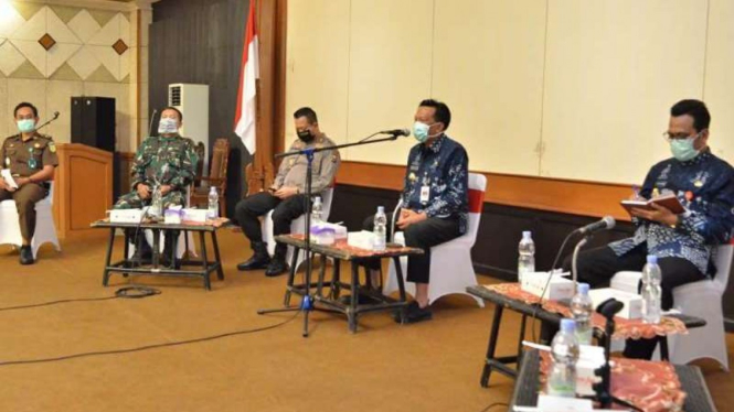 Rapat Satgas Penanganan COVID-19 Pemkab Gresik untuk persiapan PSBB.