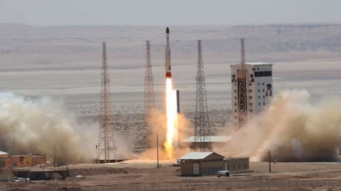 VIVA Militer: Roket Qassed milik Iran membawa satelit militer Noor