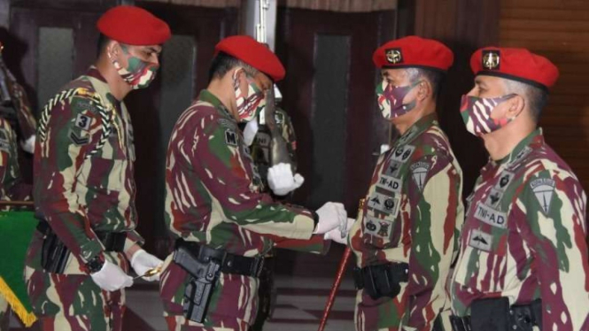 VIVA Militer: Pelantikan dua perwira Kopassus