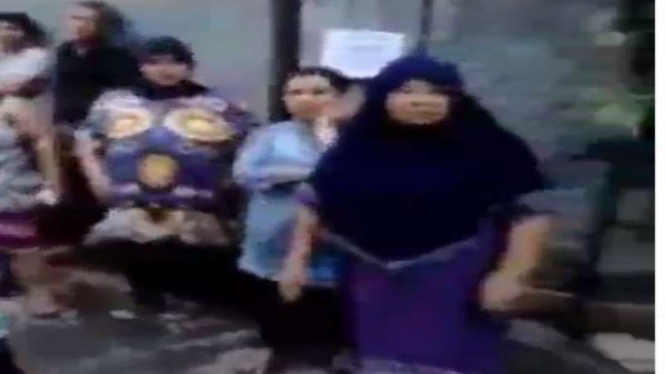 Tangkap gambar video warga tolak bansos PSBB Corona di Bandung