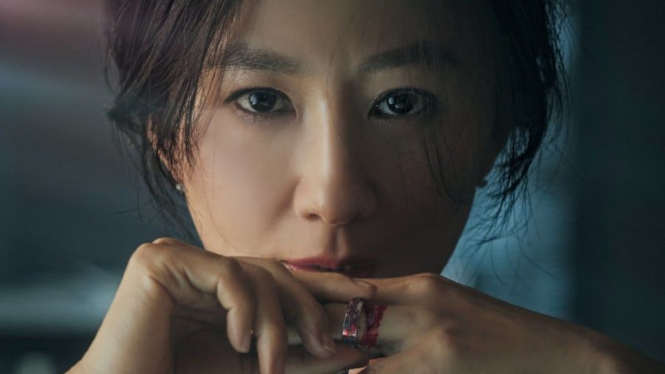 Kim Hee Ae dalam drama The World of the Married.