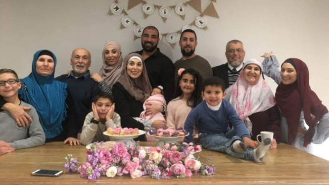 Setiap tahunnya, Zeinab Mourad (paling kanan) merayakan Ramadan dan Idul Fitri dengan keluarga inti dan keluarga besarnya.