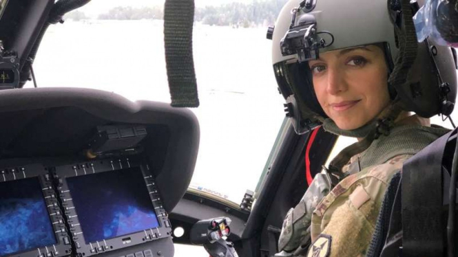 VIVA Militer: Pilot helikopter termpur Angkatan Darat AS.Kapten Leyla Zeinalpour