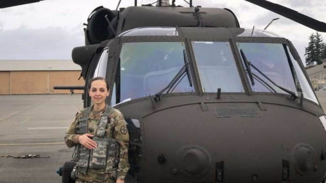 VIVA Militer: Pilot helikopter termpur Angkatan Darat AS.Kapten Leyla Zeinalpour