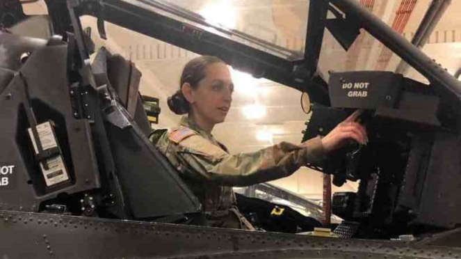 VIVA Militer: Pilot helikopter termpur Angkatan Darat AS.Kapten Leyla Zeinalpour