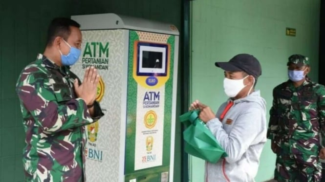 VIVA MILITER: Pembagian Beras Gratis Dari ATM Beras Si Komandan