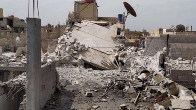 VIVA Militer: Rumah warga di Damaskus hancur kena rudal Israel.