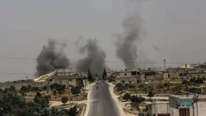 VIVA Militer: Kepulan asap di kota Idlib usai serangan Tentara Arab Suriah (SAA)