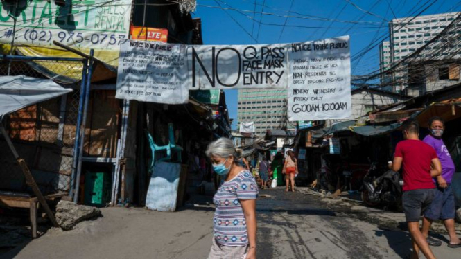 Sekitar 30 ribu warga sudah ditahan di Filipina karena melanggar aturan lockdown berkenaan dengan virus corona di sana.