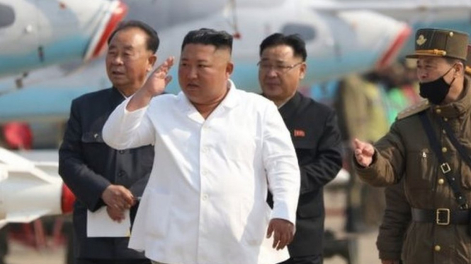 Kim Jong-un terakhir kali muncul pada tanggal 12 April saat dia menginspeksi pesawat tempur.-EPA