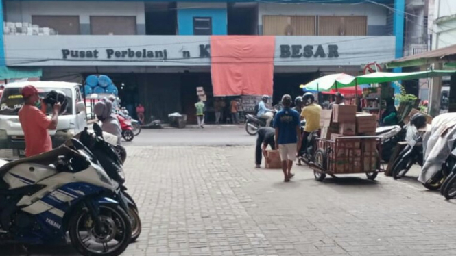 Suasana Pasar di Pontianak masih banyak masyarakat tidak pakai masker (Lutfi/Suara Kalbar)