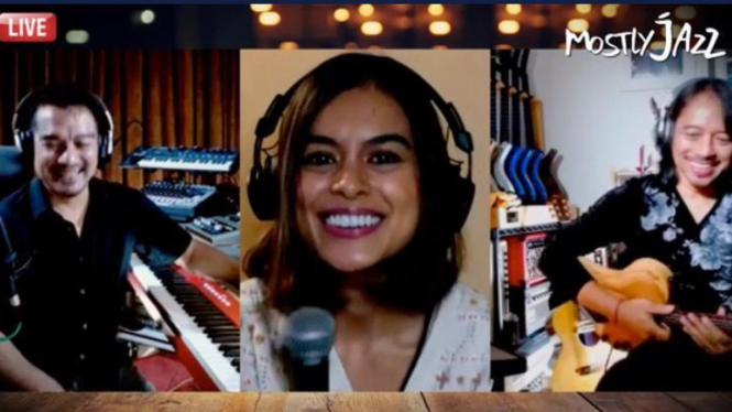 Indra Lesmana, Eva Celia, dan Dewa Budjana gelar pertunjukkan musik online.