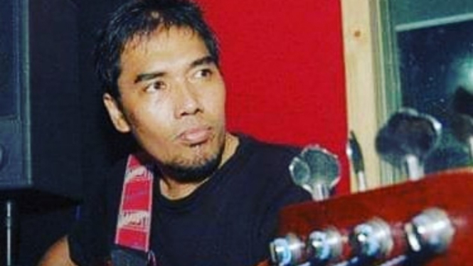 Mantan bassist Dewa 19, Erwin Prasetya.