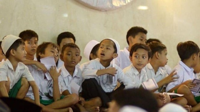 Ilustrasi Anak-Anak Tengah Bersholawat || Sumber Foto : Website Islam NU