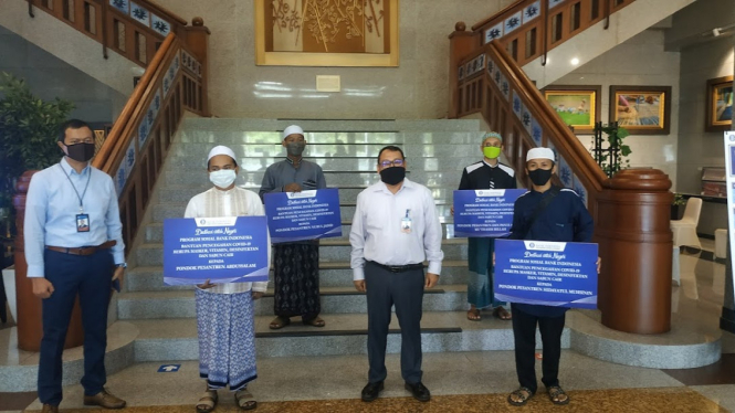 Gerakan BI Peduli COVID-19â€ berupa penyaluran bantuan sosial BI kepada lebih dari 1000 santri dan satriwati di Kalimantan Barat