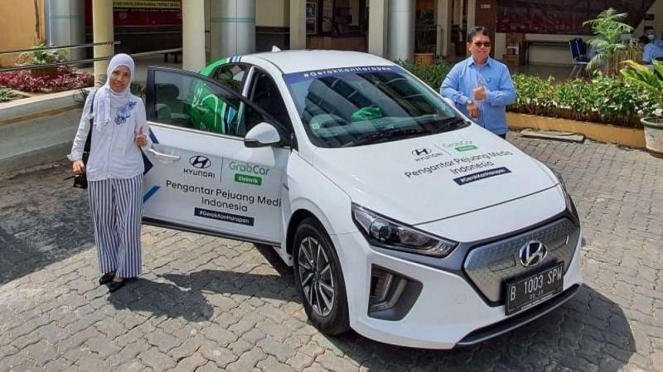 Hyundai Ioniq yang jadi taksi listrik grab dipakai antar-jemput tenaga medis