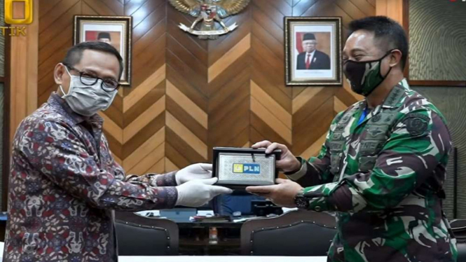 TNI AD dan PLN kerja sama dalam pembangunan rumah prajurit