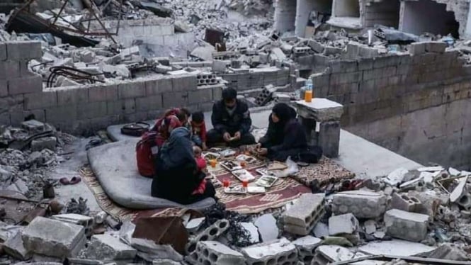 VIVA Militer: Keluarga korban perang Suriah.