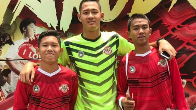 Pemain Garuda Select, Ferdiansyah (kiri).