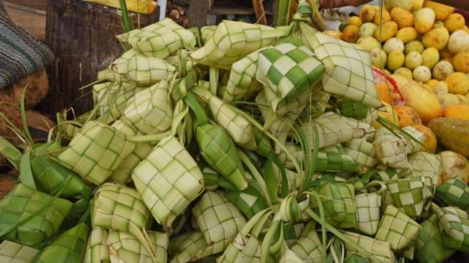 Warga Banten mempersiapkan tradisi Kupatan pertengahan bulan Ramadhan