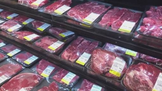 Olahan daging siap jual di pasar modern di Amerika Serikat. 