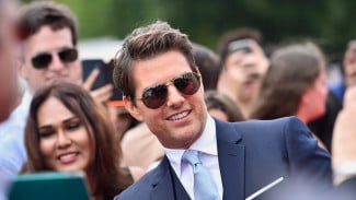 Duh, Tom Cruise Disebut Ganggu Syuting Film Call the Midwife Dengan Helikopternya