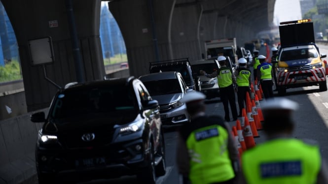 Razia mudik Lebaran oleh Polri.