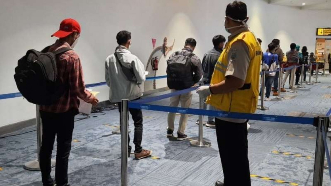 (ILUSTRASI) Para pekerja migran Indonesia  tiba dari luar negeri di Bandara Soekarno-Hatta.