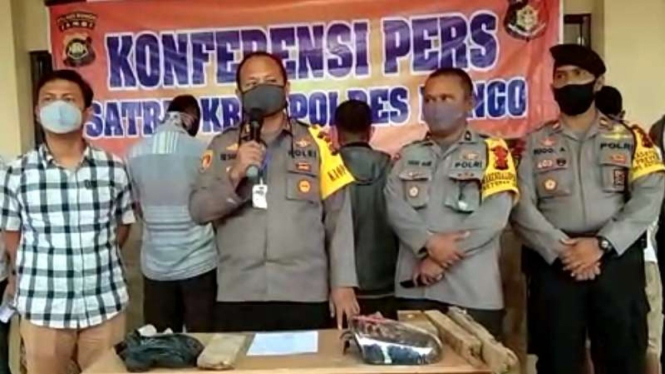 Kapolres Bungo, AKBP Trisaksono Puspo Aji konferensi pers.