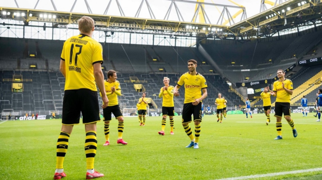 Pemain Borussia Dortmund merayakan gol ke gawang Schalke