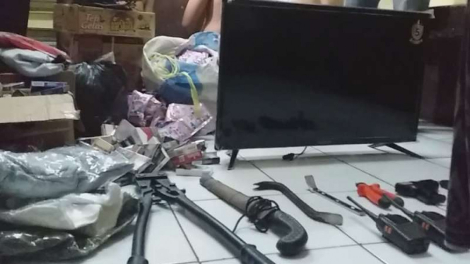 Alat yang digunakan untuk mencuri warung