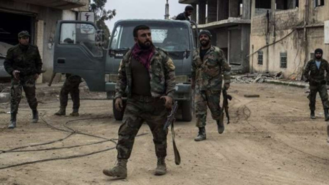 VIVA Militer: Pasukan Keamanan Suriah di sarang pemberontak di Daraa.