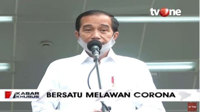 Presiden Jokowi saat meninjau persiapan new normal di Stasiun MRT Jakarta.