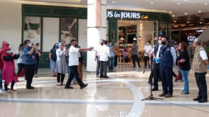 Gubernur Jawa Barat, Ridwan Kamil kunjungi Mall Bekasi.