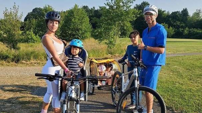 Megabintang Juventus, Cristiano Ronaldo bersepeda dengan keluarganya