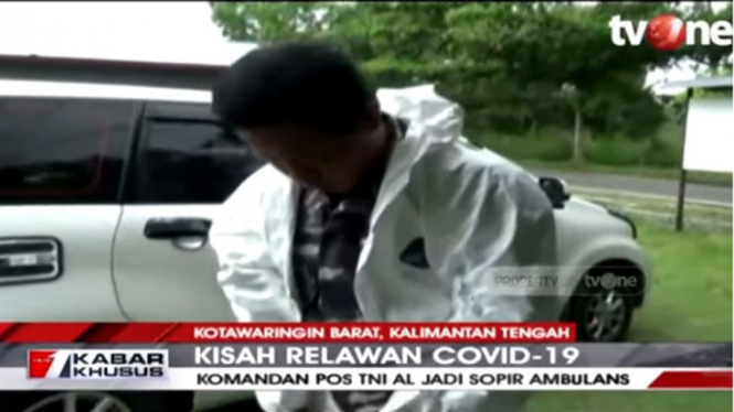 TNI AL jadi sopir ambulan dadakan.