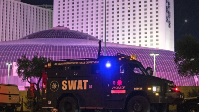 Tim SWAT sedang berjaga-jaga setelah terjadi insiden penembakan di Las Vegas. 