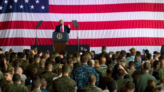 VIVA Militer: Donald Trump, di hadapan pasukan Angkatan Bersenjata AS