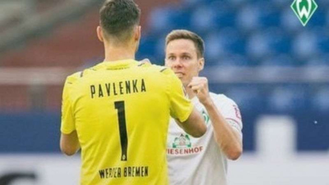 Pemain Werder Bremen, Jiri Pavlenka dan Niklas Moisander.