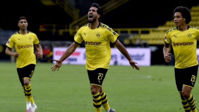 Pemain Borussia Dortmund, Emre Can rayakan gol.