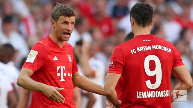 Pemain Bayern Munich, Thomas Mueller dan Robert Lewandowski.