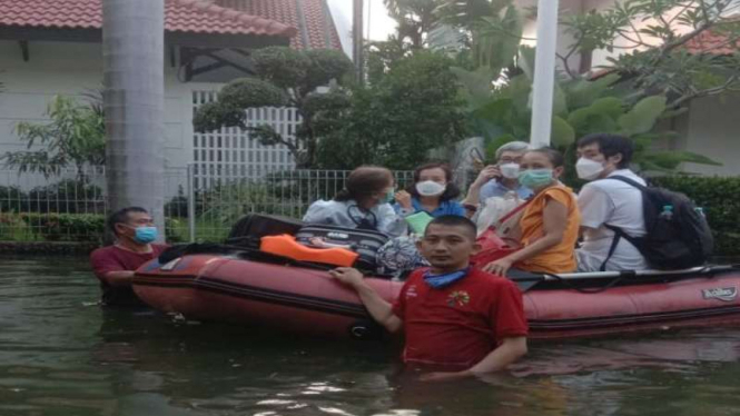 Banjir rob di kawasan Pantai Mutiara Pluit Jakarta Utara