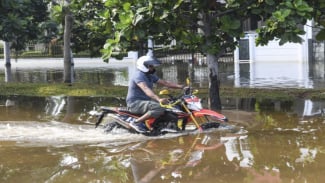 Ancaman Water Hammer Hantui Para Pemotor yang Suka Terobos Banjir