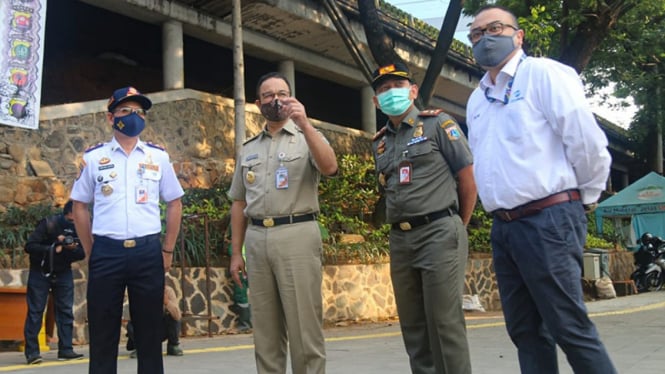 Gubernur DKI Jakarta, Anies Baswedan di Dukuh Atas.